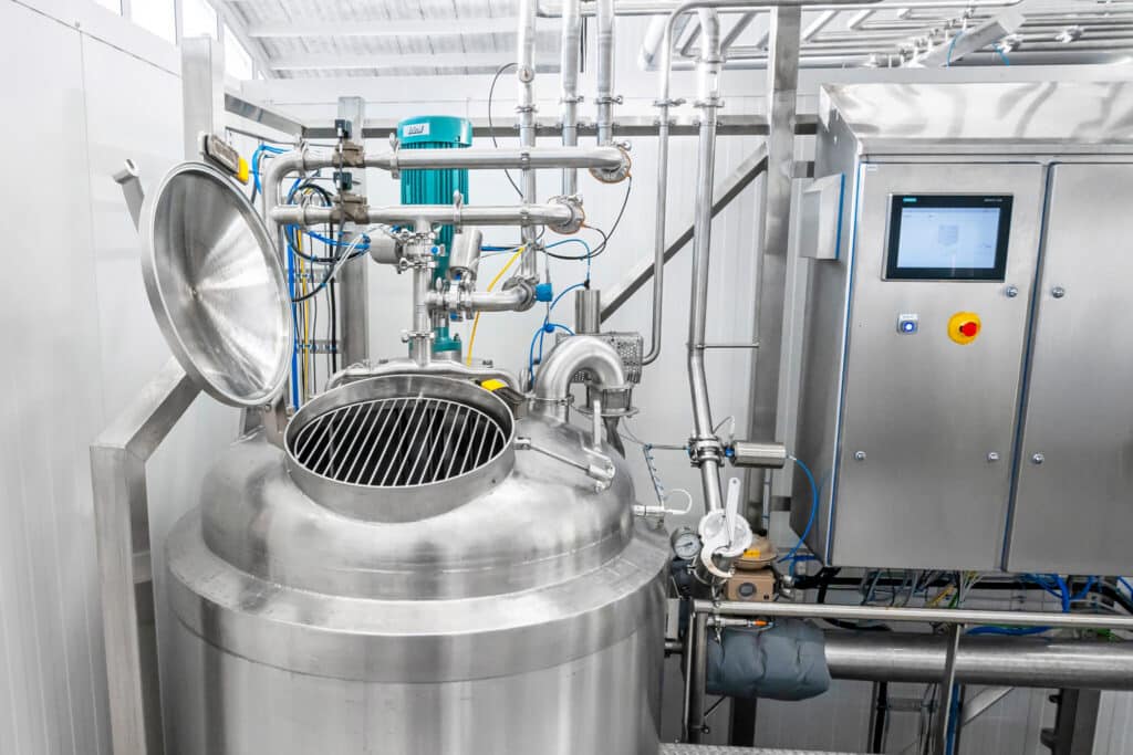 Stainless steel process vessel mixing tank with agitator for industrial mixing and blending