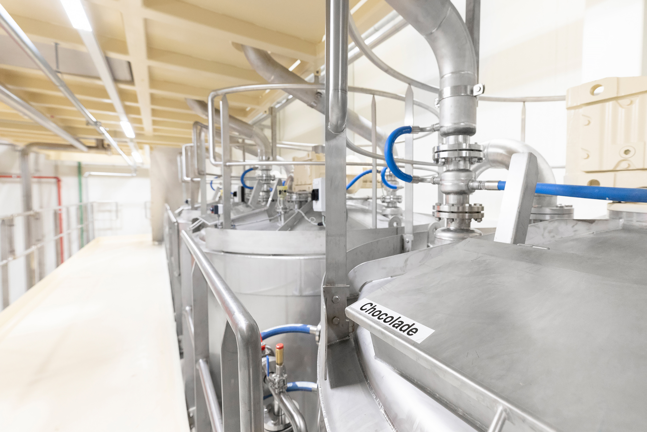 28 stainless steel chocolate tanks for sustainable Belcolade chocolate production by Gpi De Gouwe Lagertank