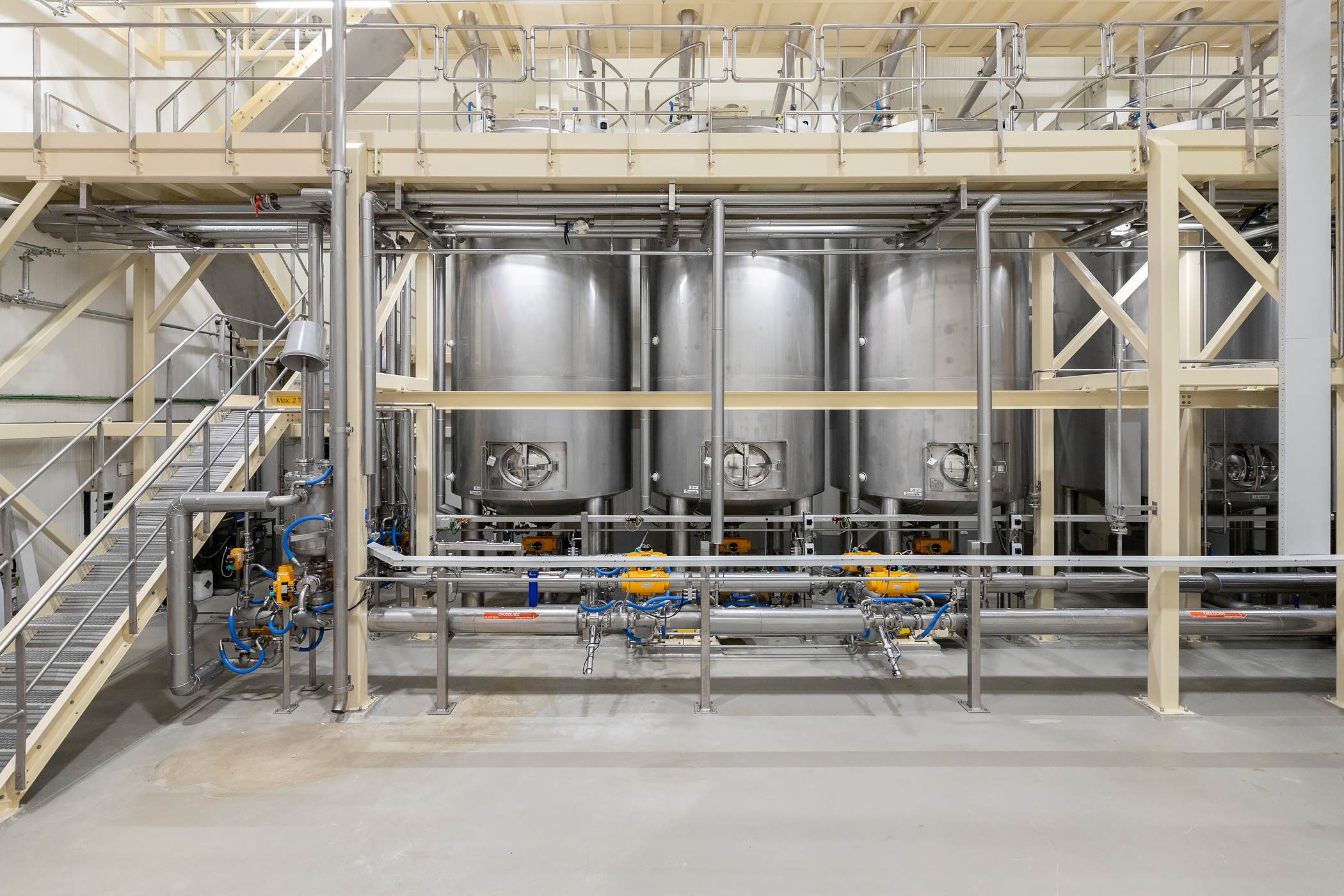 28 stainless steel chocolate tanks for sustainable Belcolade chocolate production by Gpi De Gouwe Lagertank
